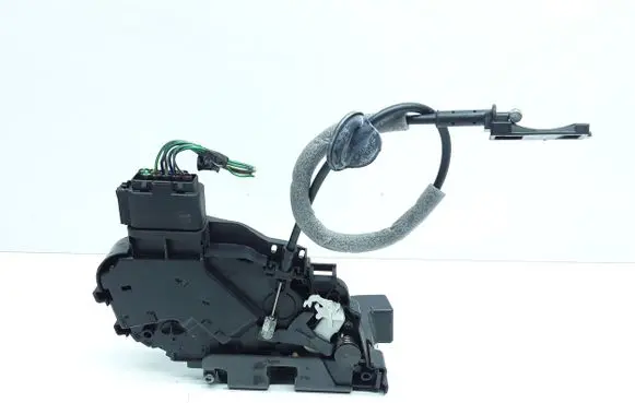 Volvo XC70 Front door lock 31253666