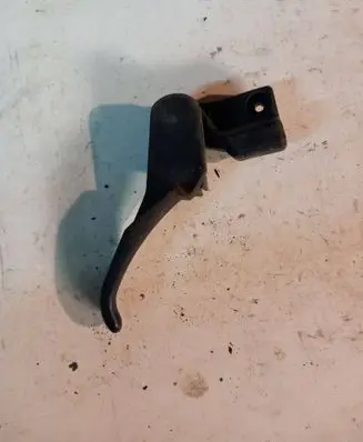 Volkswagen PASSAT B5 Engine bonnet (hood) release handle 3B1823533