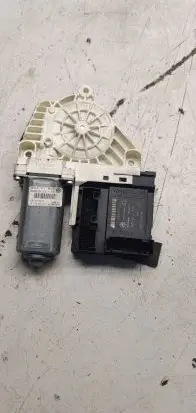Volkswagen PASSAT B6 Front door window regulator motor 1k0959702q