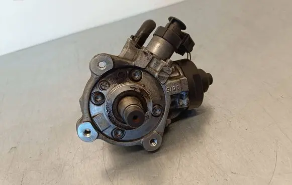 Audi A6 S6 C7 4G Fuel injection high pressure pump 0445010529 09210511 03L130755AC