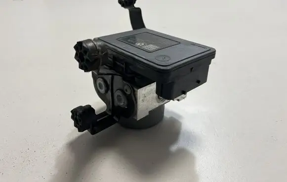 BMW M4 F82 F83 ABS Pump 7851298