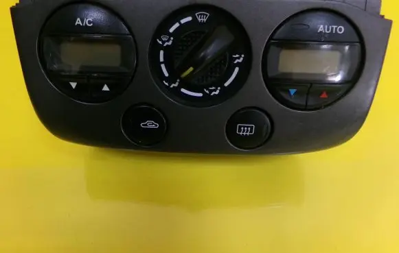 Nissan Primera Climate control unit 275109F600