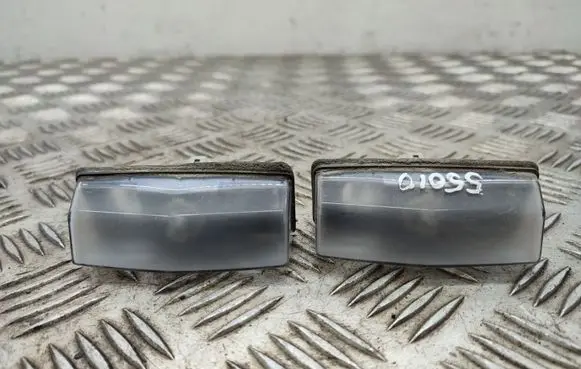Toyota RAV 4 (XA40) Number plate light