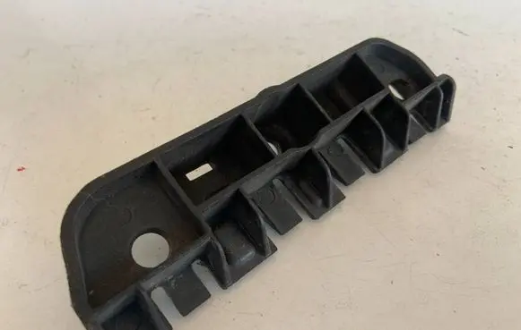 Audi A7 S7 4G Fender mounting bracket 4G8853921A