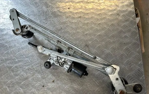 Nissan X-Trail T32 Front wiper linkage and motor