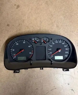 Volkswagen Golf IV Speedometer (instrument cluster) 1J0920800E