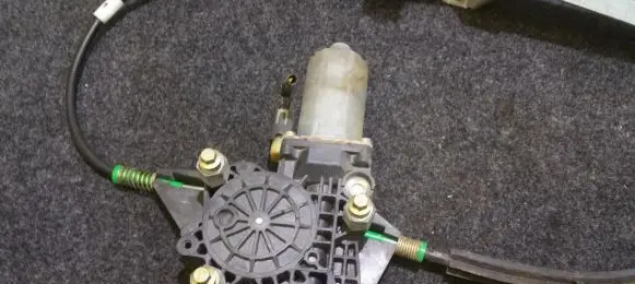 Ford Mondeo MK II Rear door window regulator motor 0130821681
