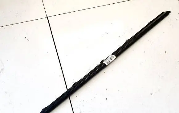 Suzuki Swift I Windshield trim 7717063J0
