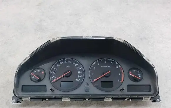 Volvo V70 Speedometer (instrument cluster) 