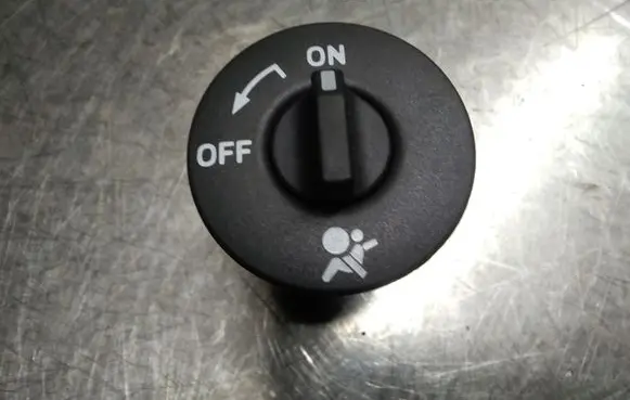 Renault Megane II Passenger airbag on/off switch 8200169589B 231701
