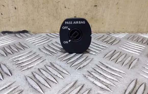 Passenger airbag on/off switch