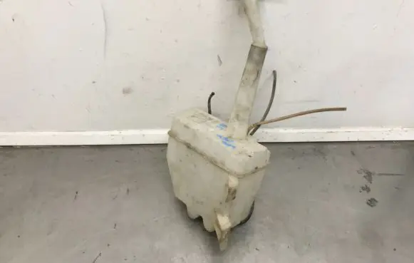Nissan X-Trail T30 Windshield washer fluid reservoir/tank 2224616A