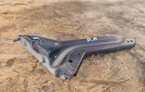 Audi Q5 SQ5 Fender mounting bracket 8R0821136