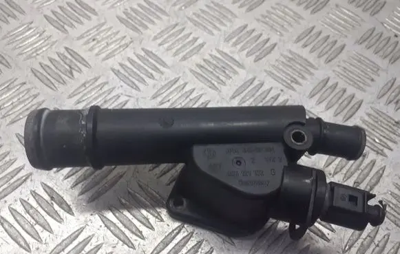 Volkswagen PASSAT B6 Thermostat/thermostat housing 038121132G