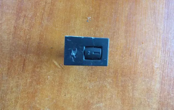 Volkswagen Touareg I Seat heating switch 7L6963570B 7L6963564A 7L6963564