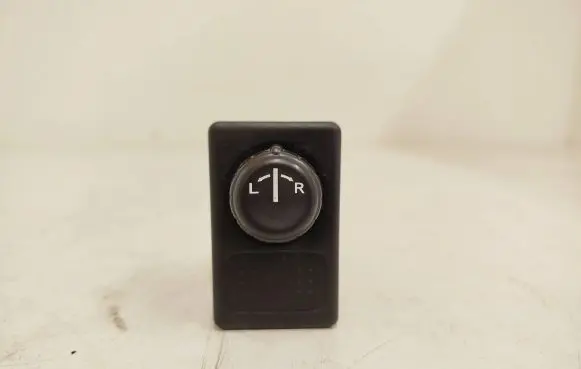 Nissan Almera Tino Wing mirror switch