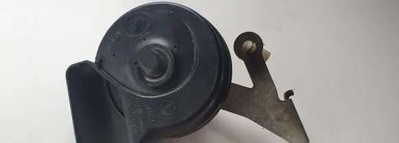 Volkswagen PASSAT B7 Horn signal