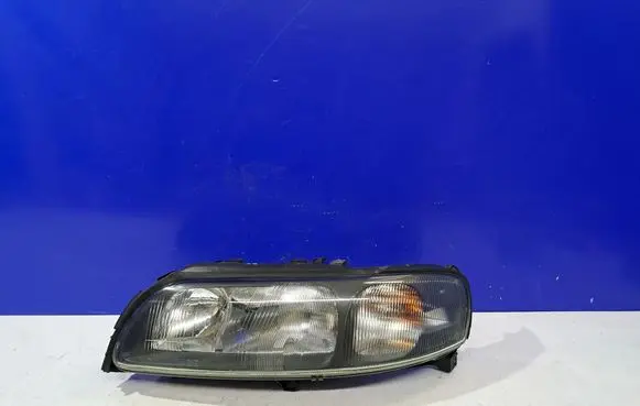 Volvo V70 Headlight/headlamp 8693567 8693547