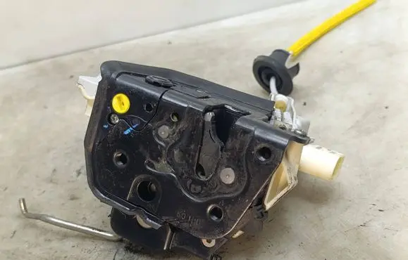 Seat Exeo (3R) Rear door lock 8E0839015