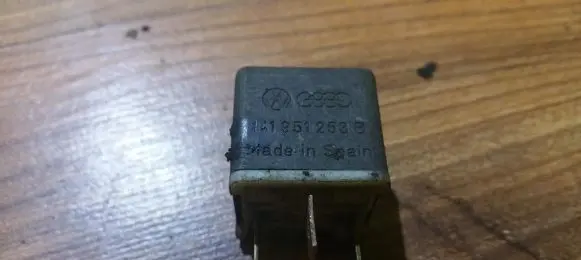 Volkswagen PASSAT B3 Other relay 141951253b 4ra003510-29