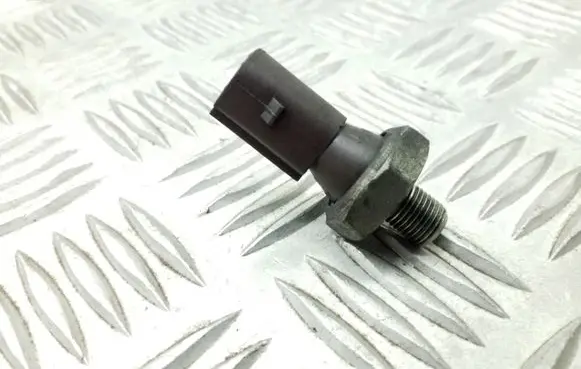 Volkswagen PASSAT B6 Oil pressure sensor 038919081H