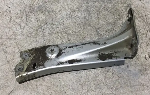 Skoda Octavia Mk3 (5E) Fender mounting bracket 5E0821141