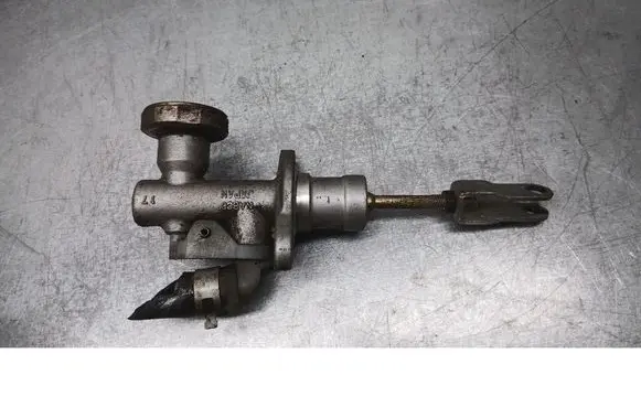 Nissan X-Trail T30 Clutch master cylinder 