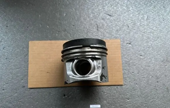 Jeep Cherokee XJ Piston 4864190