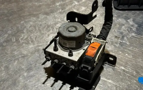 Peugeot 308 ABS Pump 0265254880 9816073680
