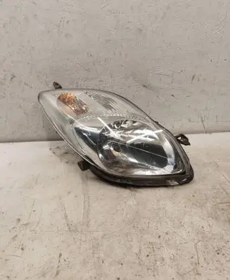Toyota Yaris Headlight/headlamp 89902763 811100D330