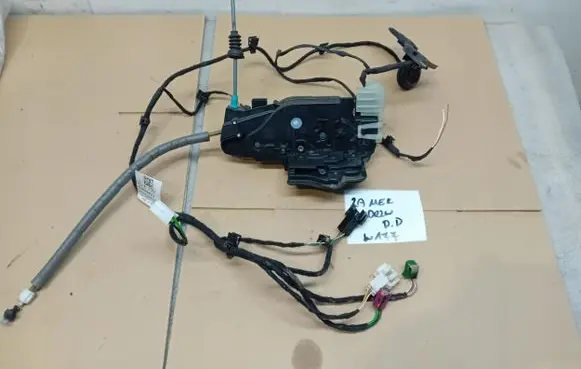 Mercedes-Benz A W177 Front door lock A1770032899