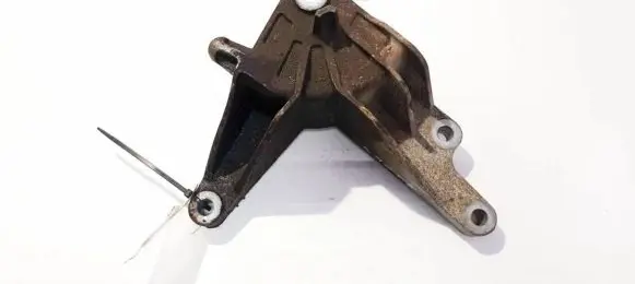 Chevrolet Cruze Engine mounting bracket 13305941
