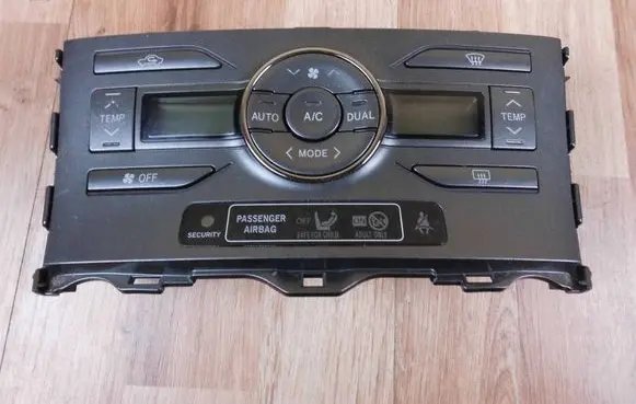 Toyota Auris 150 Climate control unit 5590002220B 5590002220