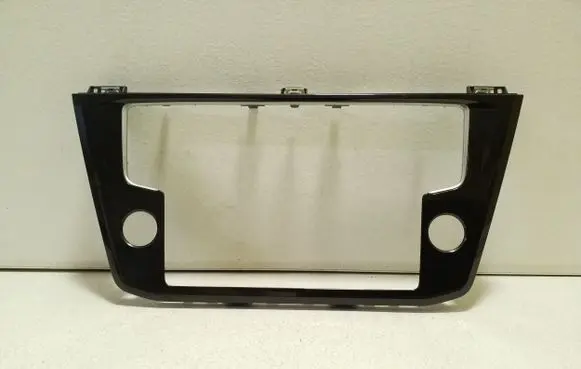 Volkswagen Tiguan Radio/GPS head unit trim 5NA858069C