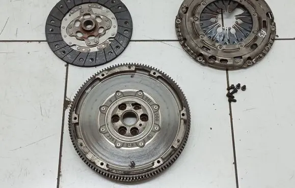Audi A3 S3 8P Clutch set kit 03l141025k 03l141031s 03l105266bt
