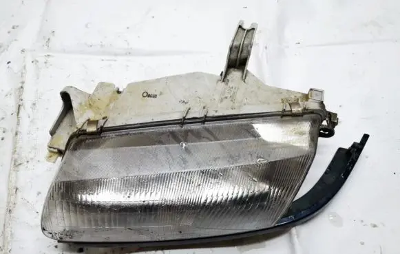 Mazda 323 Headlight/headlamp 11061700 110-61700