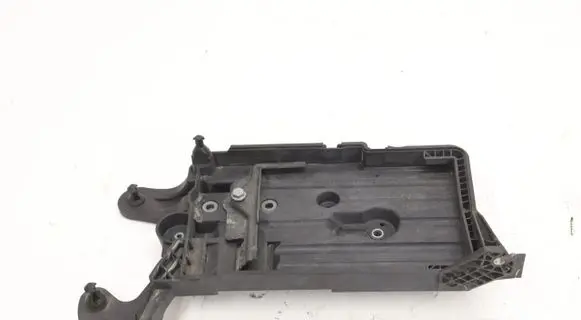 Volkswagen PASSAT B8 Battery box tray 5Q0915331J5784823