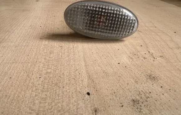 Mazda 2 Front fender indicator light