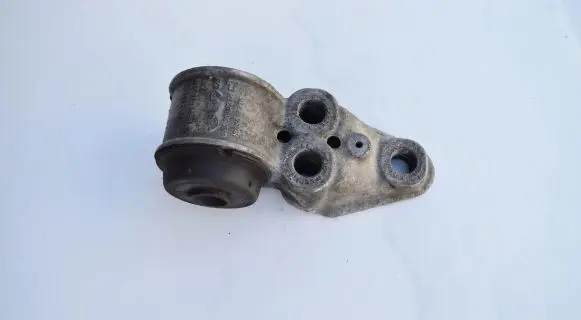 Audi A6 S6 C5 4B Rear axle beam mounts housing 4B0501522E 8E0501522H 8E0501521H