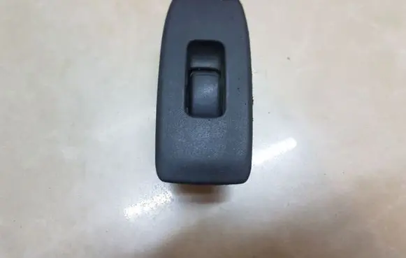 Mitsubishi Pajero Electric window control switch MR445659