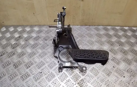 BMW 5 E39 Brake pedal 42223703