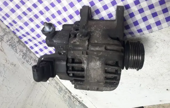KIA Ceed Generator/alternator 373002A500