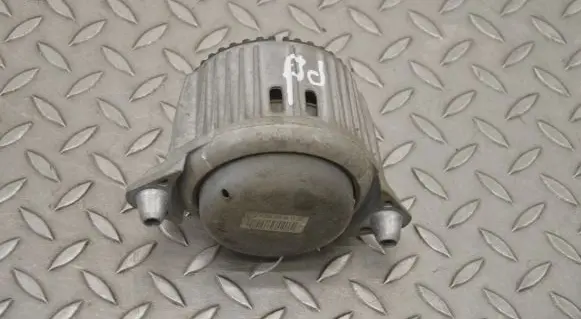 Engine mount bracket