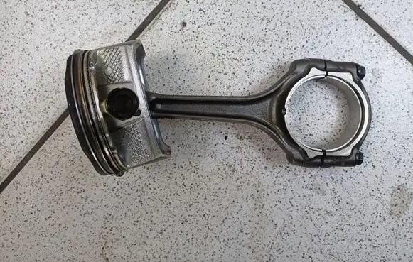 Dodge Grand Caravan Piston with connecting rod