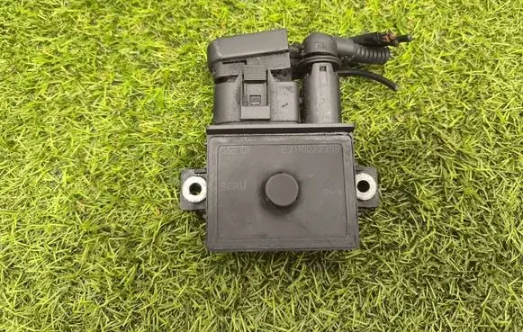 BMW 3 E46 Glow plug pre-heat relay E2110022358