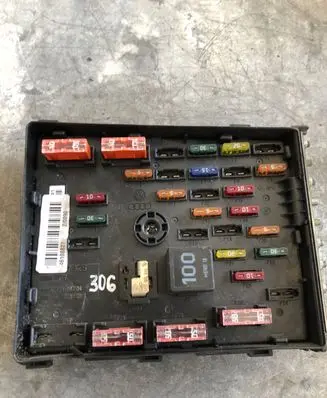 Volkswagen PASSAT B6 Fuse box set 63592777