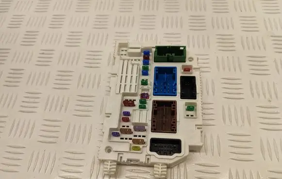 Peugeot 308 BSM Control unit 9846631580