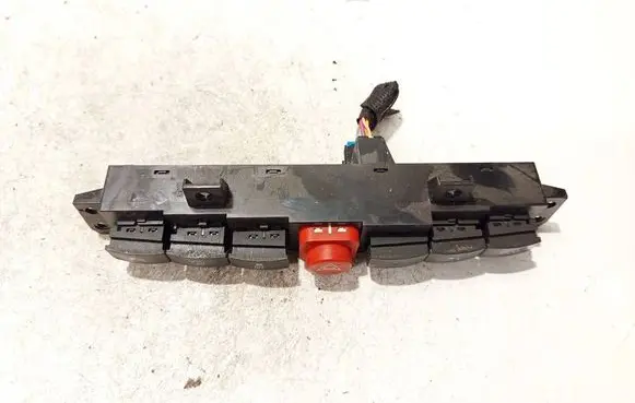 Opel Antara Hazard light switch