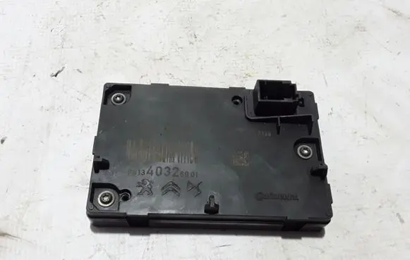 Peugeot 2008 II Other devices 9813403280