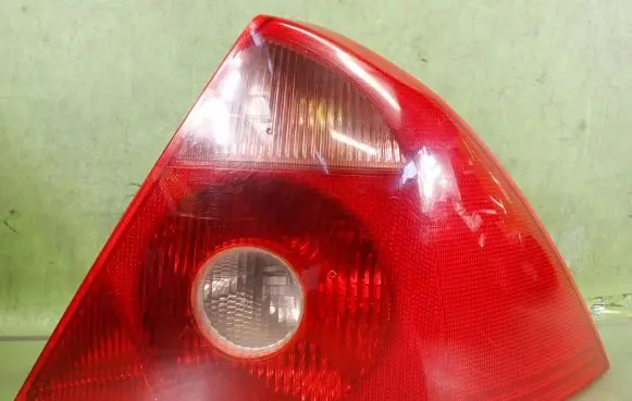 Ford Mondeo Mk III Rear/tail lights 1S71-13404-A
